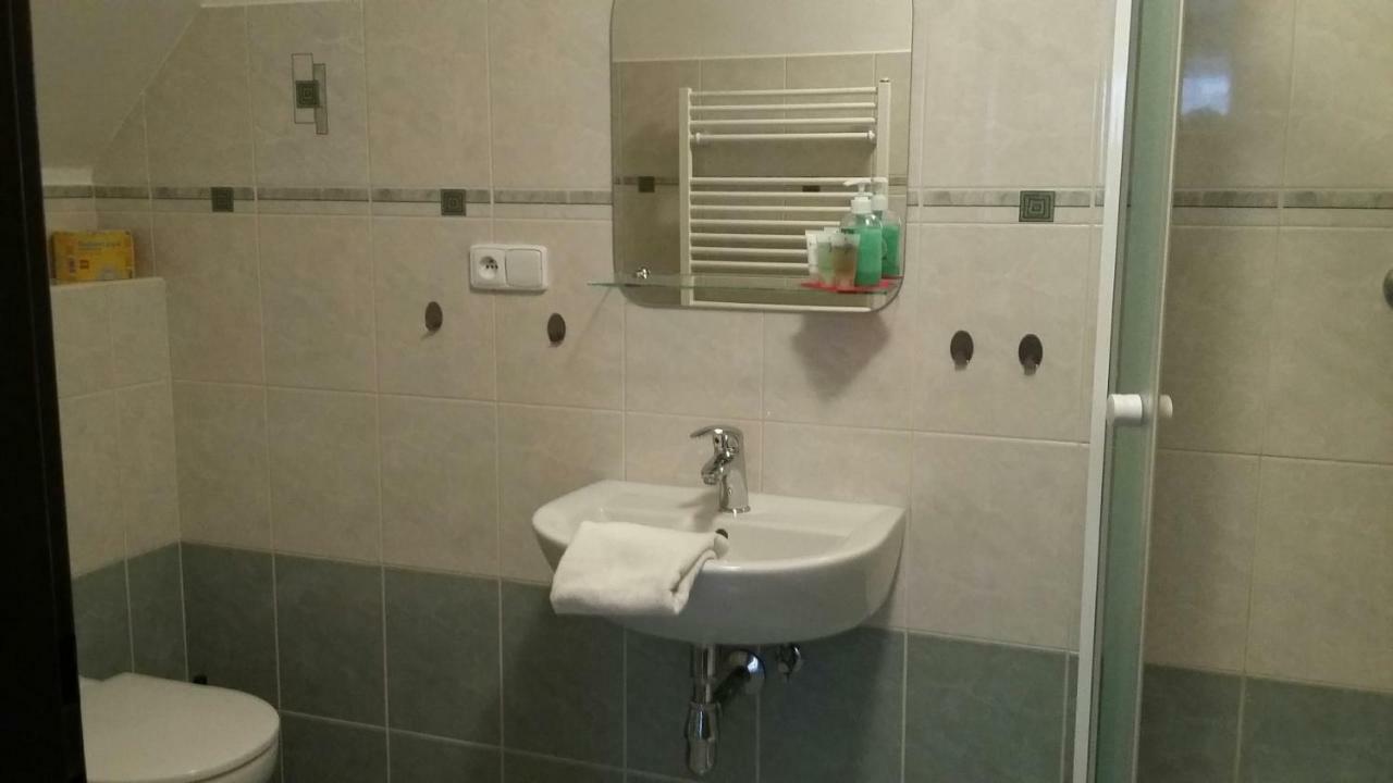 Apartment Nedrik โรกีนีซ นัด ยีเซอโร ภายนอก รูปภาพ
