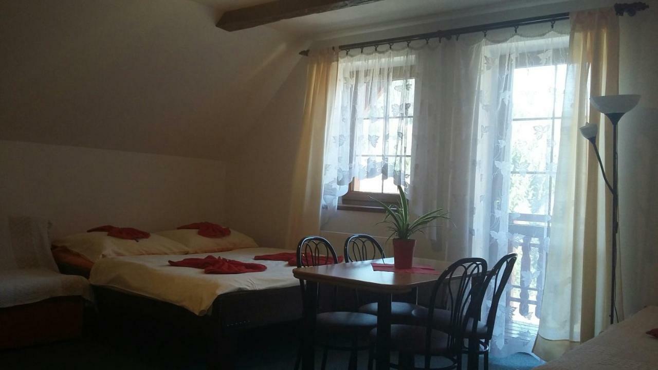 Apartment Nedrik โรกีนีซ นัด ยีเซอโร ภายนอก รูปภาพ