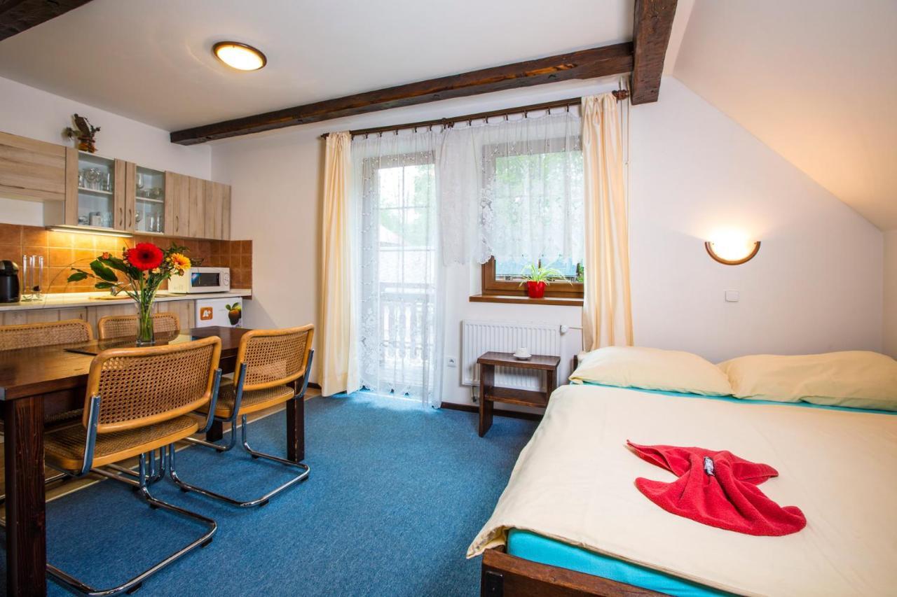 Apartment Nedrik โรกีนีซ นัด ยีเซอโร ภายนอก รูปภาพ