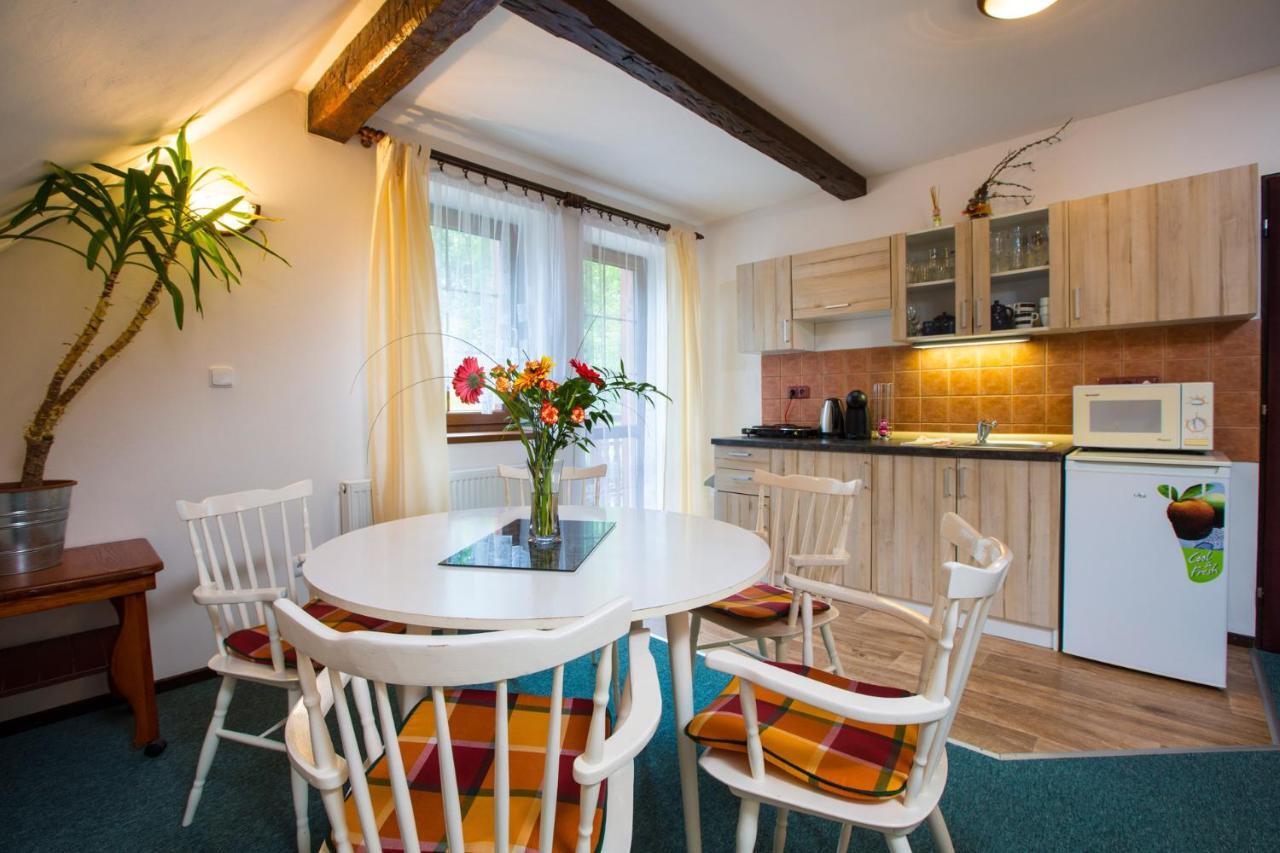 Apartment Nedrik โรกีนีซ นัด ยีเซอโร ภายนอก รูปภาพ