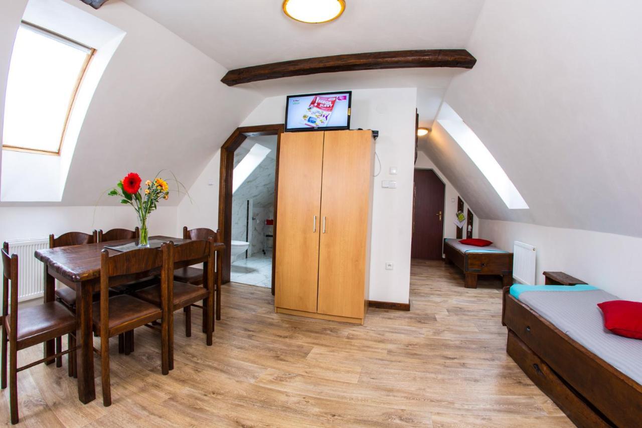 Apartment Nedrik โรกีนีซ นัด ยีเซอโร ภายนอก รูปภาพ